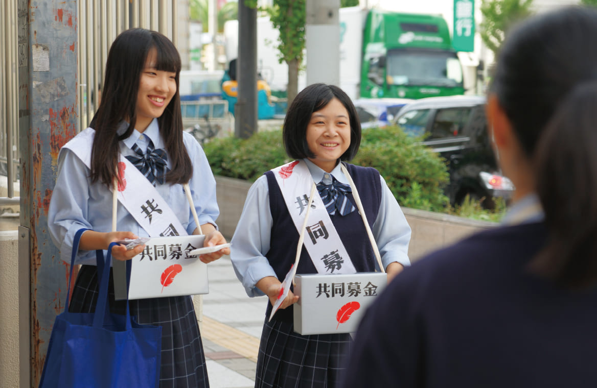 生徒会などの委員会活動に励む