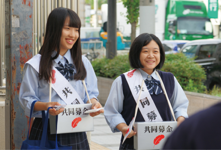 生徒会などの委員会活動に励む